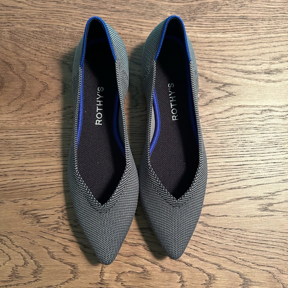 NWT Rothy’s point in Cloud Grey Birdseye, size 8.5